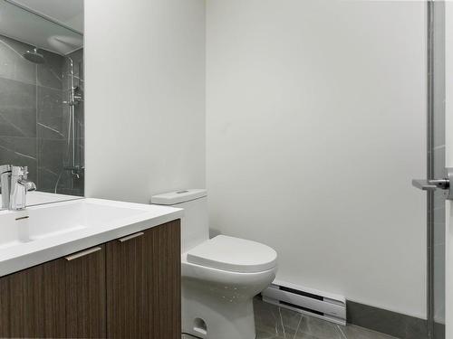 Bathroom - 902-1200 Rue Crescent, Montréal (Ville-Marie), QC - Indoor Photo Showing Bathroom