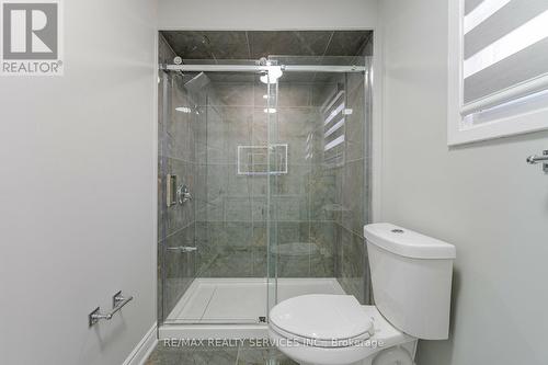 32 Ashurst Cres, Brampton, ON - Indoor Photo Showing Bathroom