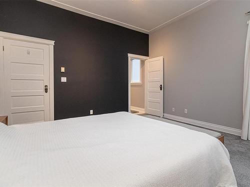 1115/1117 Chapman St, Victoria, BC - Indoor Photo Showing Bedroom