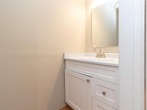 1115/1117 Chapman St, Victoria, BC - Indoor Photo Showing Bathroom