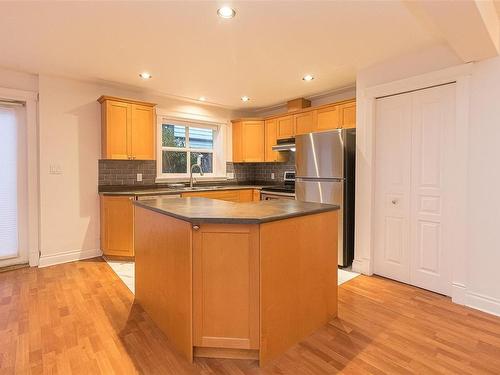 1115/1117 Chapman St, Victoria, BC - Indoor Photo Showing Kitchen With Double Sink