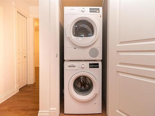 1115/1117 Chapman St, Victoria, BC - Indoor Photo Showing Laundry Room