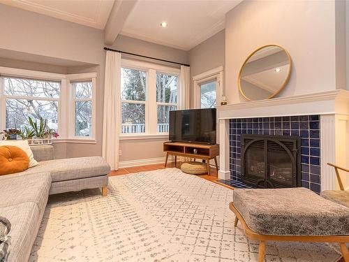 1115/1117 Chapman St, Victoria, BC - Indoor Photo Showing Living Room With Fireplace