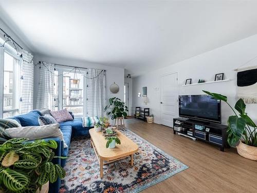 Living room - 30  - 34 Rue Bella, Saint-Jean-Sur-Richelieu, QC - Indoor Photo Showing Living Room