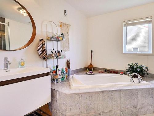 Salle de bains - 352 Rue Massenet, Saint-Jean-Sur-Richelieu, QC - Indoor Photo Showing Bathroom