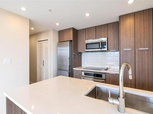 809-728 Yates St, Victoria, BC - Indoor Photo Showing Kitchen With Upgraded Kitchen