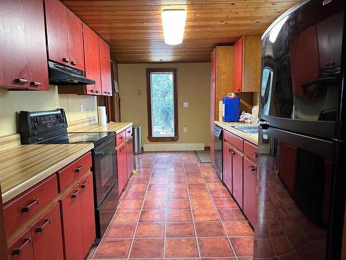 121 Sunset Drive, Schreiber, ON - Indoor Photo Showing Kitchen With Double Sink
