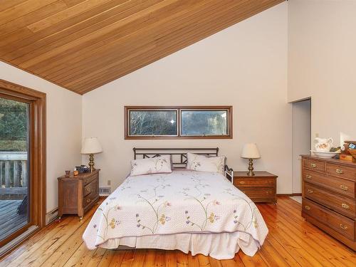 1660 25Th Side Road, Thunder Bay, ON - Indoor Photo Showing Bedroom