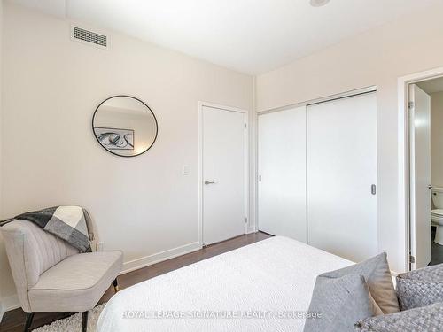 908-400 Wellington St W, Toronto, ON - Indoor Photo Showing Bedroom