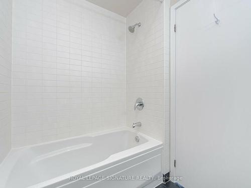 908-400 Wellington St W, Toronto, ON - Indoor Photo Showing Bathroom