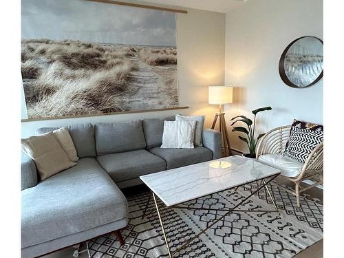 301-613 Herald St, Victoria, BC - Indoor Photo Showing Living Room