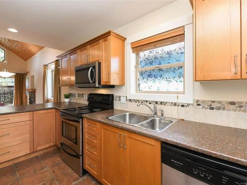 158-1080 Resort Dr, Parksville, BC - Indoor Photo Showing Kitchen With Double Sink