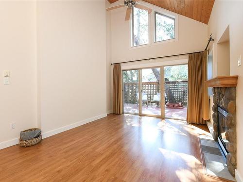 158-1080 Resort Dr, Parksville, BC - Indoor With Fireplace