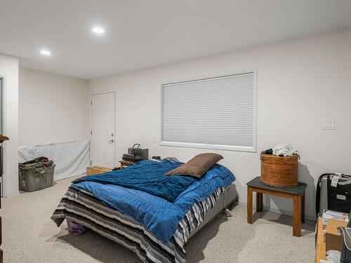 5720 Cowichan Lake Rd, Duncan, BC - Indoor Photo Showing Bedroom