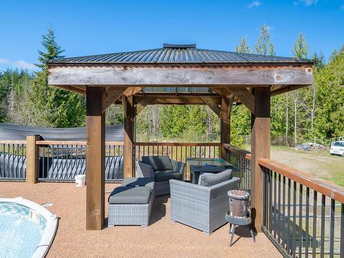 5720 Cowichan Lake Rd, Duncan, BC - Outdoor With Deck Patio Veranda