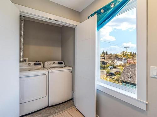 106-253 Victoria Rd, Nanaimo, BC - Indoor Photo Showing Laundry Room