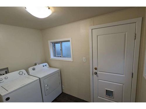 1911 19Th Ave, Campbell River, BC - Indoor Photo Showing Laundry Room