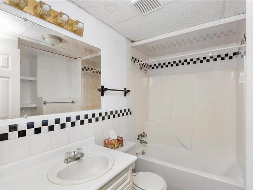 9146 West Saanich Rd, North Saanich, BC - Indoor Photo Showing Bathroom
