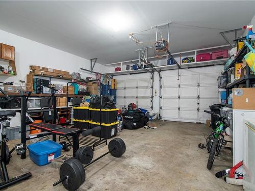 225 Utah Dr, Campbell River, BC - Indoor Photo Showing Garage