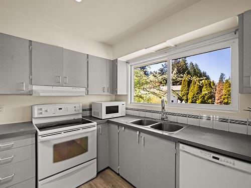 3110 Woodpark Dr, Colwood, BC - Indoor Photo Showing Kitchen With Double Sink