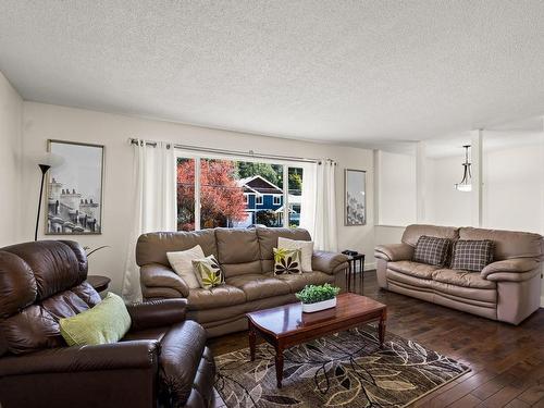 3110 Woodpark Dr, Colwood, BC - Indoor Photo Showing Living Room