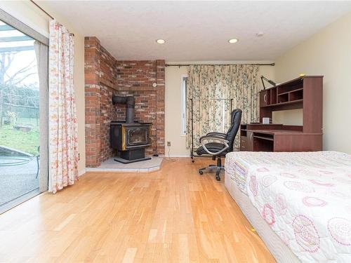 2371 Arbutus Rd, Saanich, BC - Indoor With Fireplace