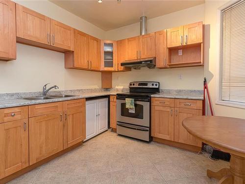 2371 Arbutus Rd, Saanich, BC - Indoor Photo Showing Kitchen With Double Sink