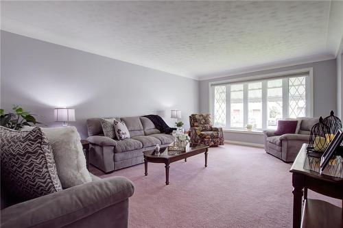 247 Fernwood Crescent, Hamilton, ON - Indoor Photo Showing Living Room