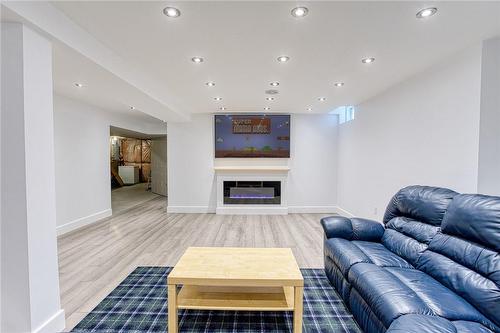 492 Stone Church Road E, Hamilton, ON - Indoor Photo Showing Living Room With Fireplace