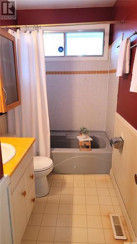 837 Northumberland Avenue, Saskatoon, SK - Indoor Photo Showing Bathroom