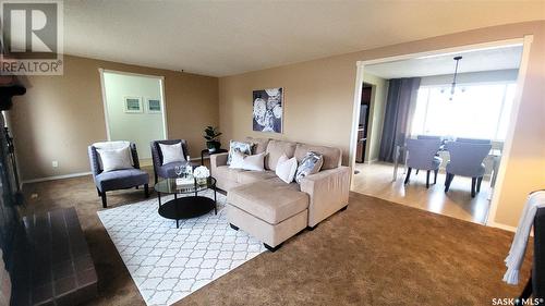 837 Northumberland Avenue, Saskatoon, SK - Indoor Photo Showing Living Room