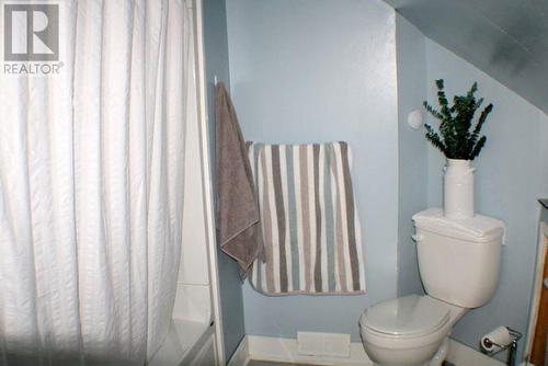 301 Sixth Ave W, Sault Ste Marie, ON - Indoor Photo Showing Bathroom