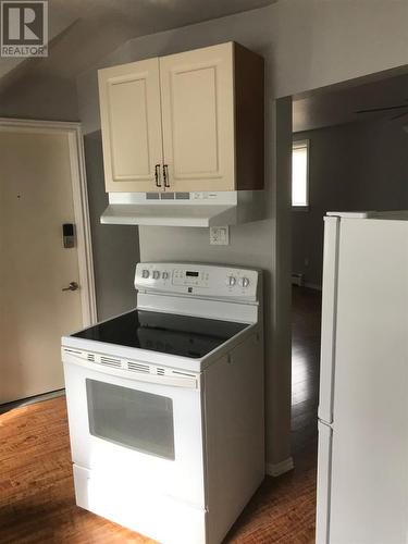 330 Bruce St, Sault Ste. Marie, ON - Indoor Photo Showing Kitchen With Double Sink