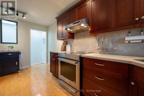 146 Guthrie Cres, Whitby, ON - Indoor Photo Showing Kitchen