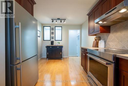 146 Guthrie Cres, Whitby, ON - Indoor Photo Showing Kitchen