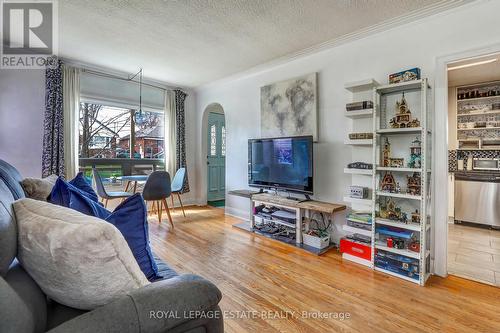 89 Aylesworth Ave, Toronto, ON - Indoor Photo Showing Living Room