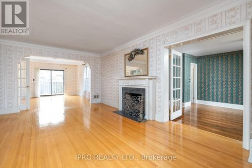 6 Woodvale Cres, Toronto, ON - Indoor Photo Showing Living Room With Fireplace