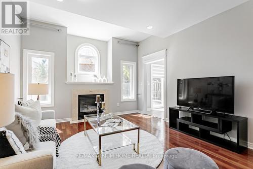 35 Sunnyside Dr, Richmond Hill, ON - Indoor Photo Showing Living Room With Fireplace
