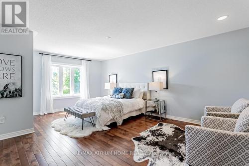 35 Sunnyside Dr, Richmond Hill, ON - Indoor Photo Showing Bedroom
