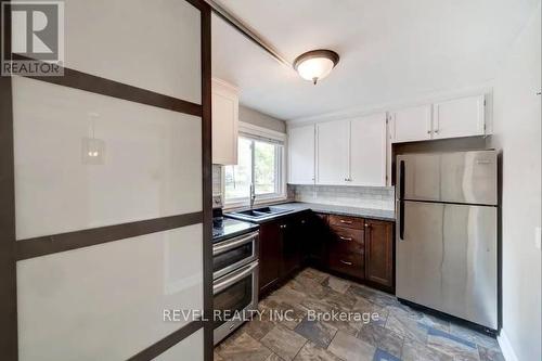 36 Lount St, Barrie, ON - Indoor Photo Showing Kitchen