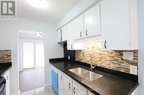 66 Barrett Cres, Barrie, ON - Indoor Photo Showing Kitchen With Double Sink
