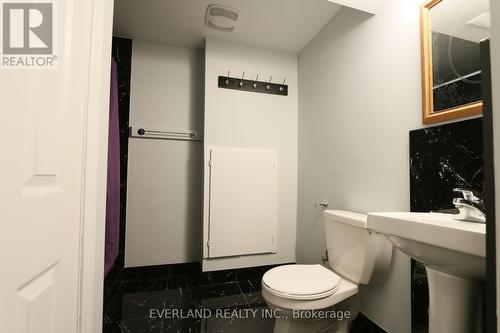 66 Barrett Cres, Barrie, ON - Indoor Photo Showing Bathroom