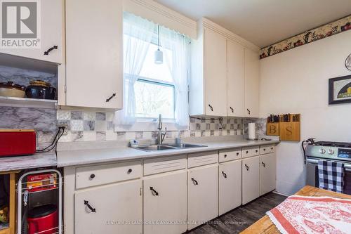 275 Dufferin Avenue, Quinte West, ON - Indoor Photo Showing Kitchen With Double Sink
