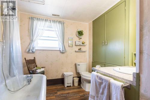 275 Dufferin Avenue, Quinte West, ON - Indoor Photo Showing Bathroom