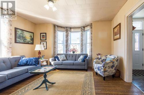 275 Dufferin Avenue, Quinte West, ON - Indoor Photo Showing Living Room