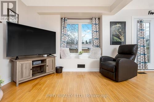 25 Archibald St, Brampton, ON - Indoor Photo Showing Living Room