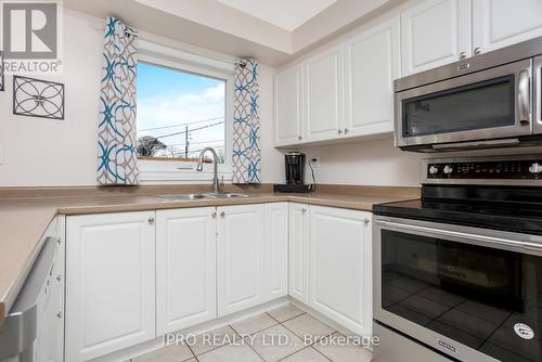 25 Archibald St, Brampton, ON - Indoor Photo Showing Kitchen With Double Sink