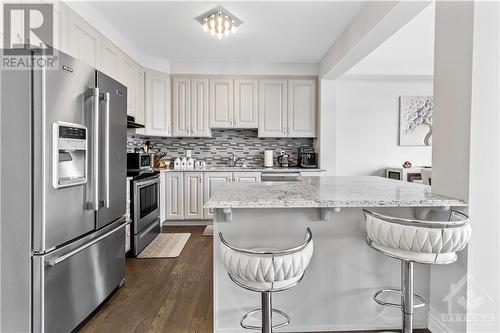 121 Umbra Place, Ottawa, ON - Indoor Photo Showing Kitchen With Upgraded Kitchen