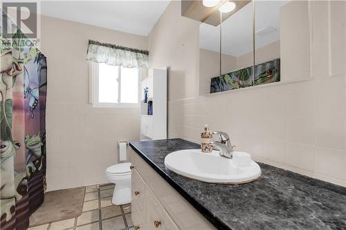 210 Nelson Street, Cornwall, ON - Indoor Photo Showing Bathroom