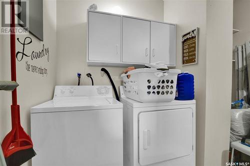 104 Gore Place, Regina, SK - Indoor Photo Showing Laundry Room
